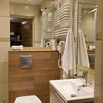 - Apartman *